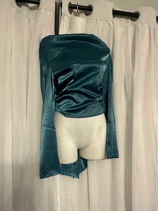 Lulus Tops - Lulu's Satin Blouse in Deep Teal with Long Sleeves and Open Back and Bow Tie